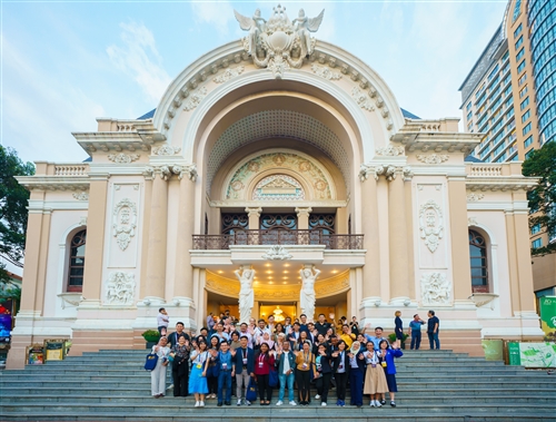Immersing in both cultural and historical aspects of Ho Chi Minh City!
